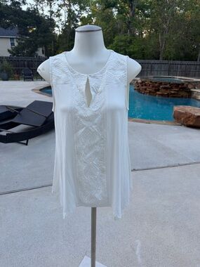 Women's White Sleeveless Embroidered Keyhole Top Medium